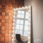 Hollywood mirror with light bulbs